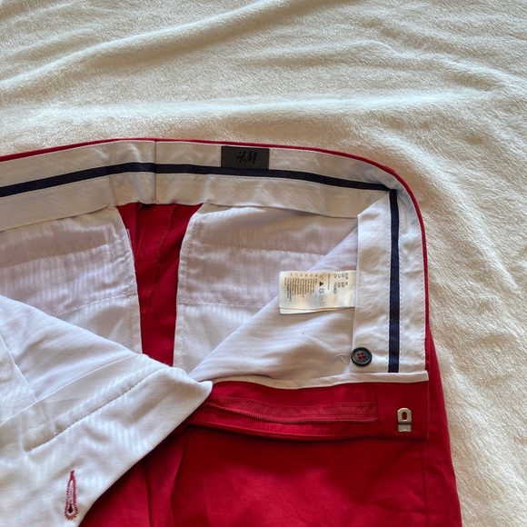 Mens Red Shorts H&M. Size 32R. - Picture 2 of 3